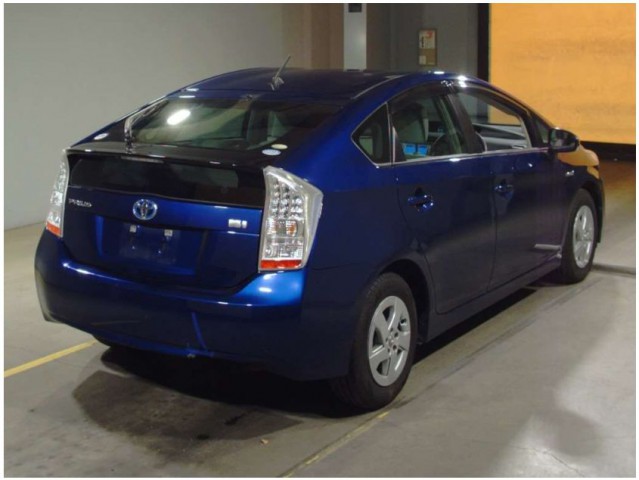 PRIUS S4
